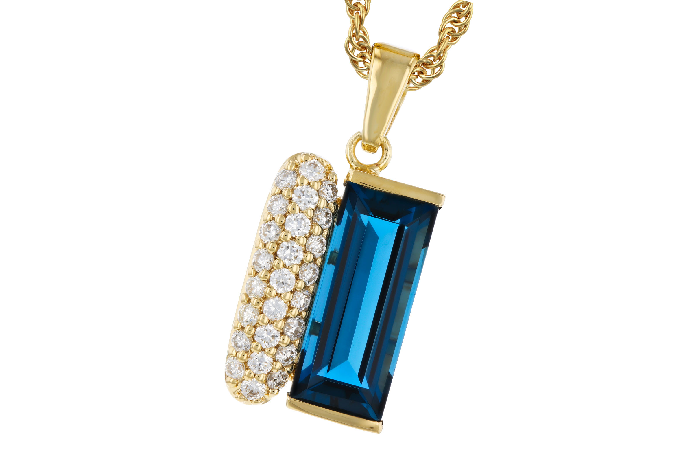 D303-38581: NECK 2.67 LONDON BLUE TOPAZ 2.92 TGW (12x5MM BT)