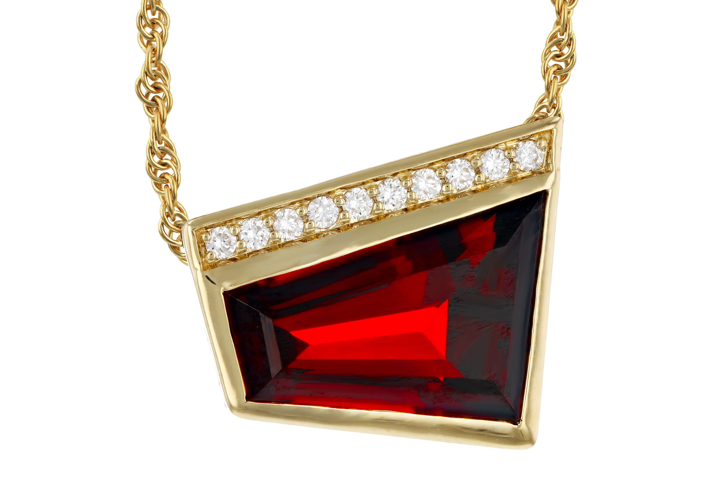 G303-38608: NECKLACE 3.92 GARNET 4.00 TGW